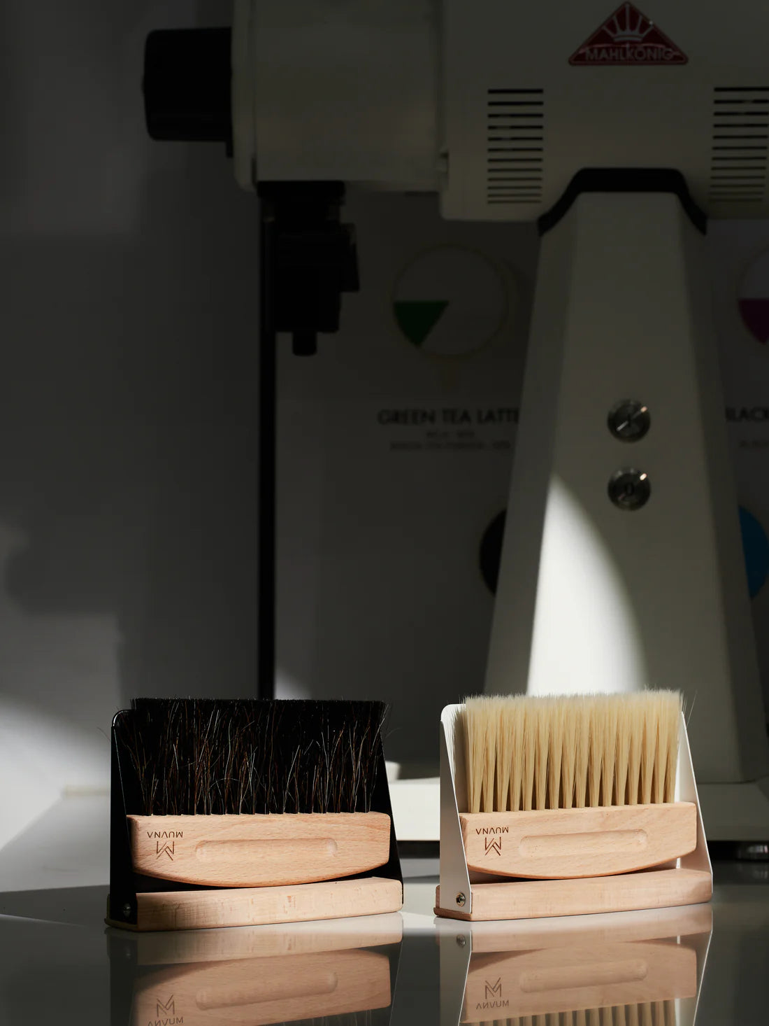 MUVNA - Magnetic Dustpan Cleaning Brush