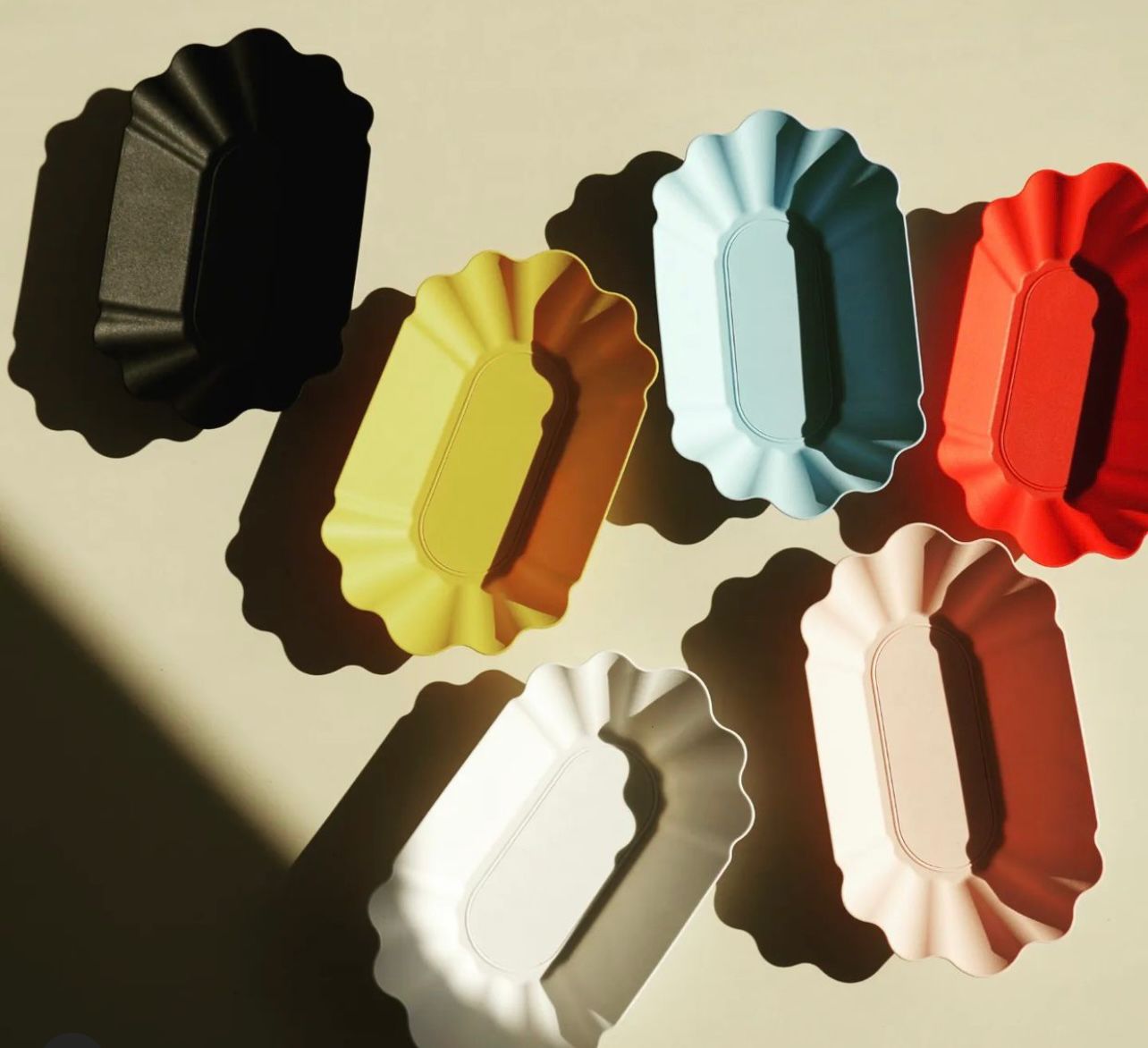 PLEATS TRAY