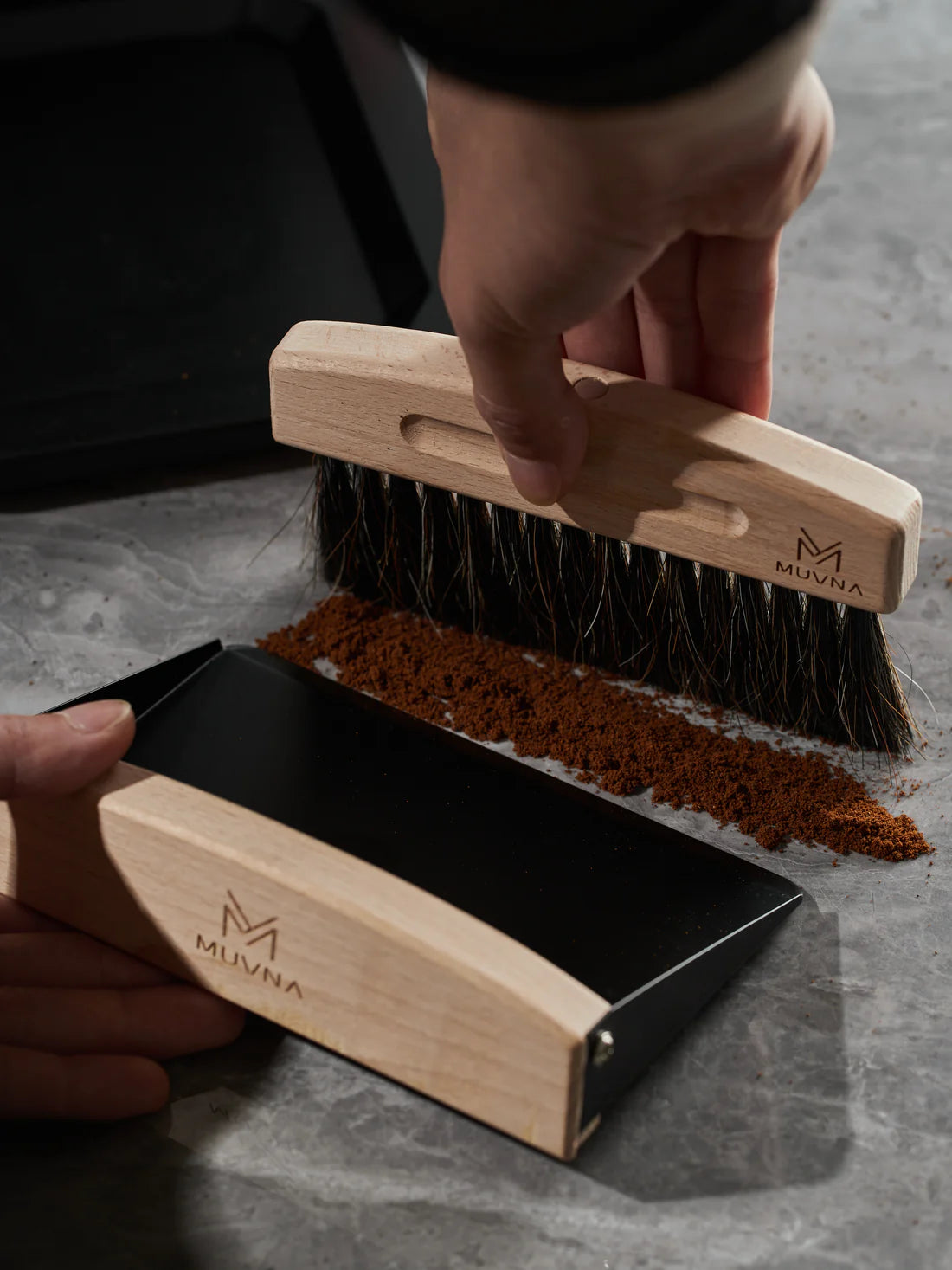 MUVNA - Magnetic Dustpan Cleaning Brush